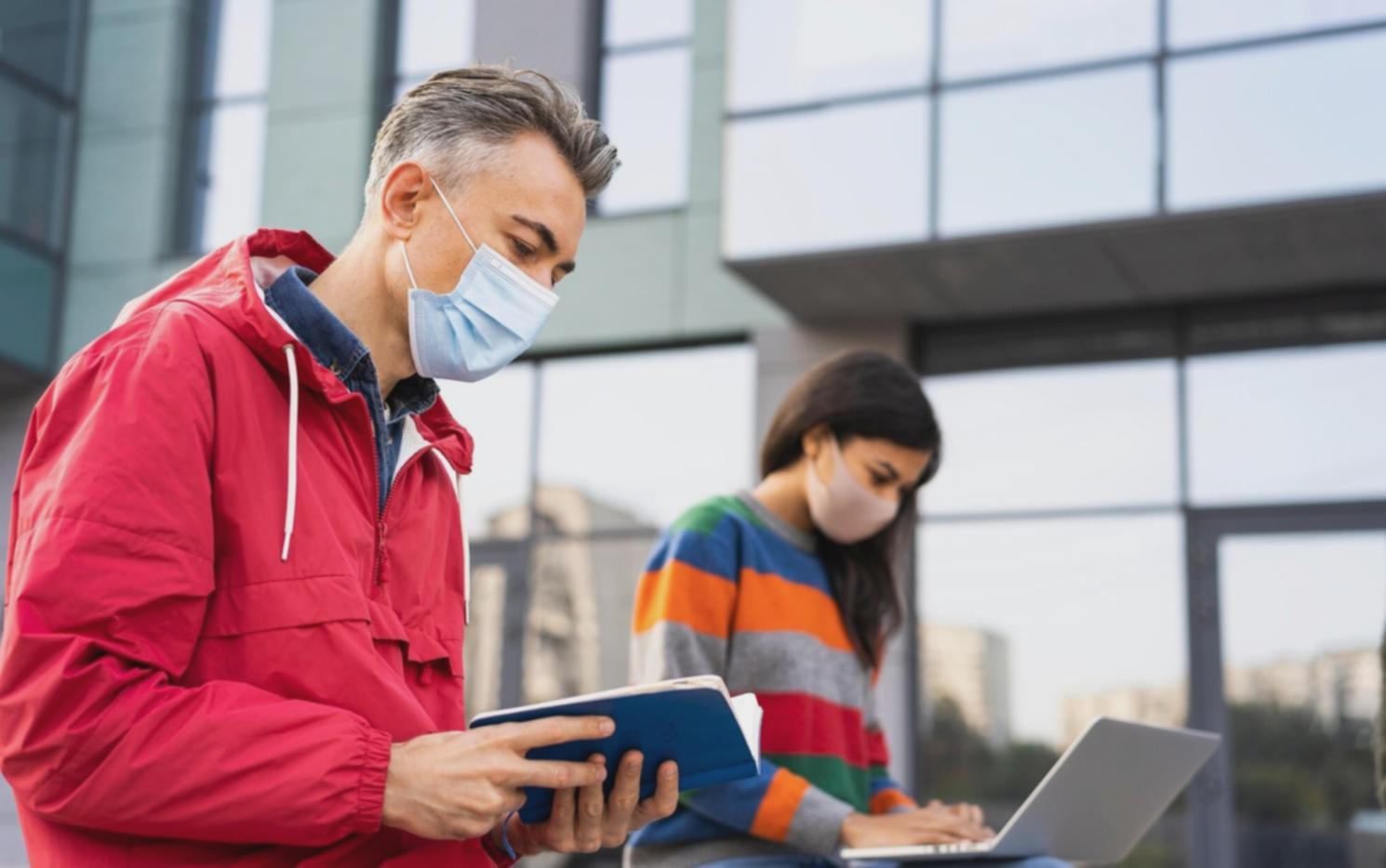 Setup professionale per mixing audio in post-produzione